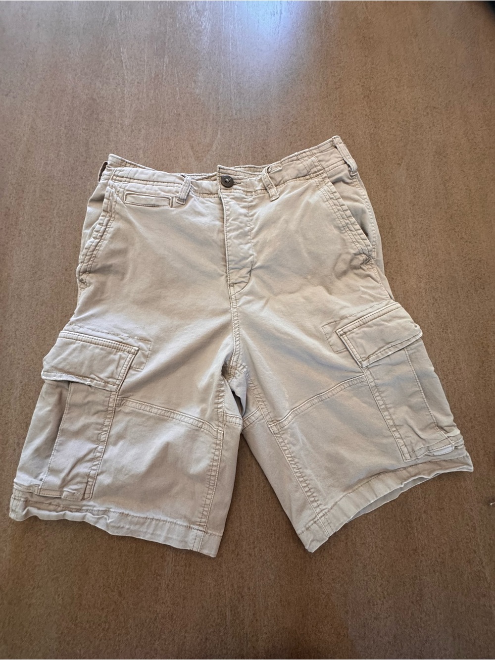 American Eagle Outfitters Men's Cargo Shorts in Beige